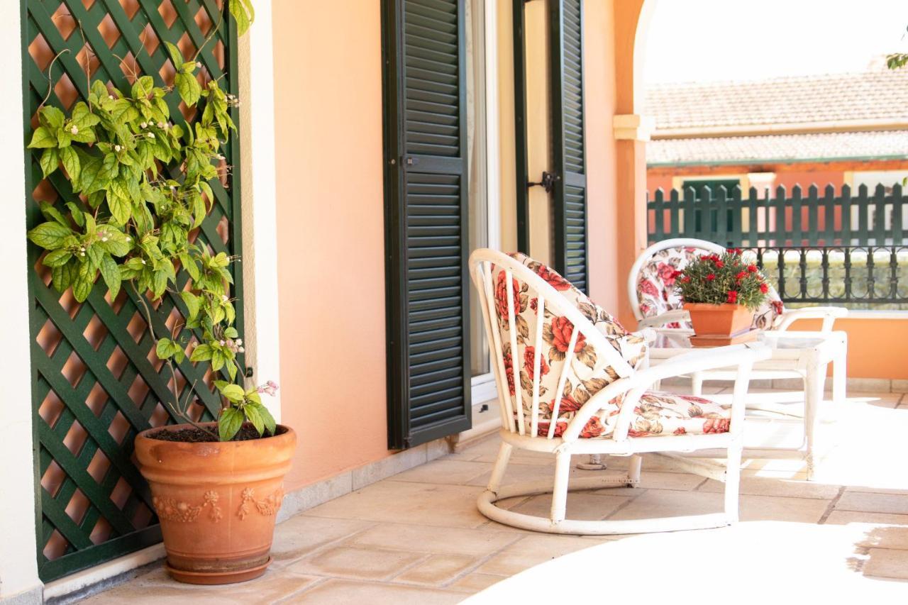 The Red Bougainvillea Apartments Kanálion Exterior photo