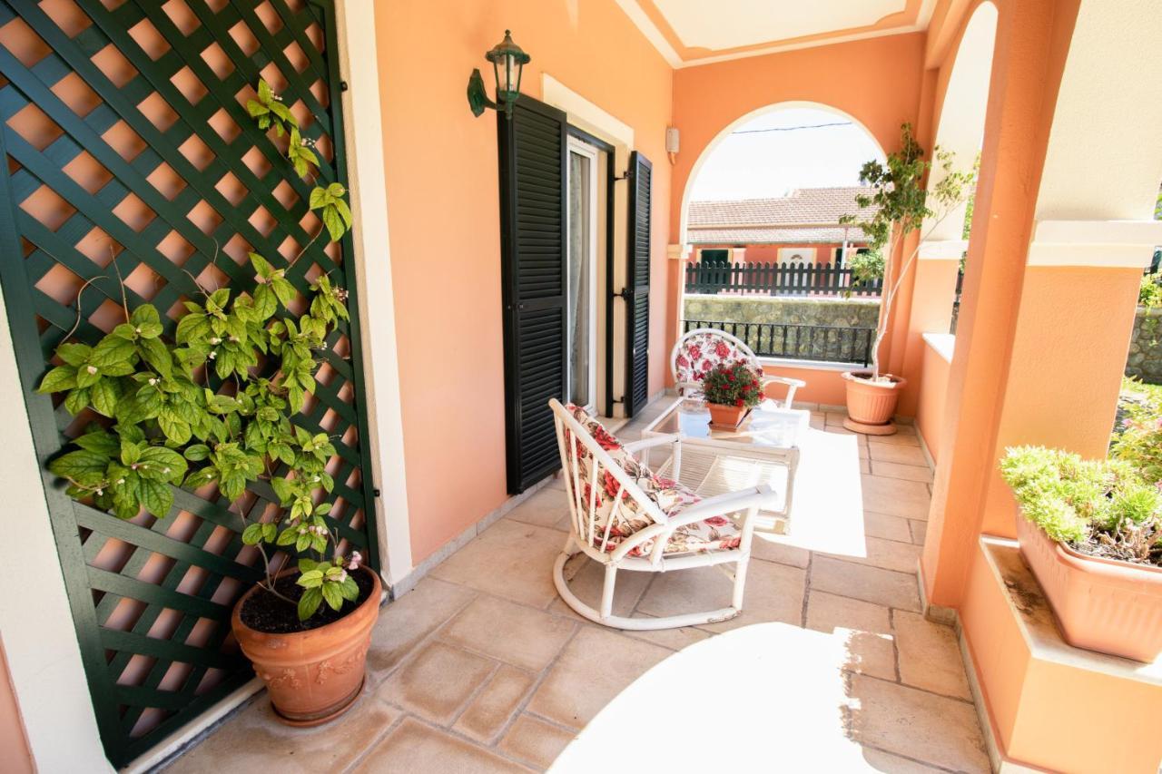 The Red Bougainvillea Apartments Kanálion Exterior photo