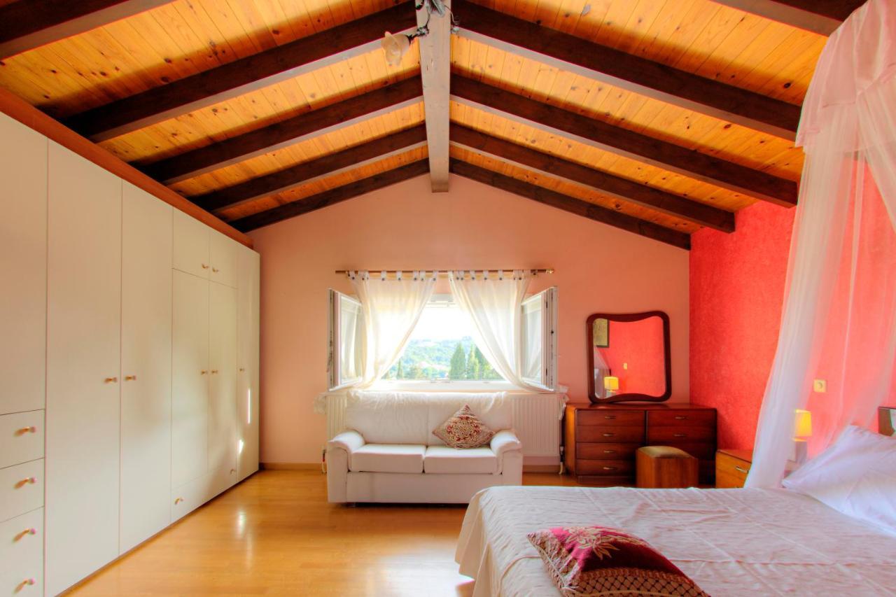 The Red Bougainvillea Apartments Kanálion Exterior photo